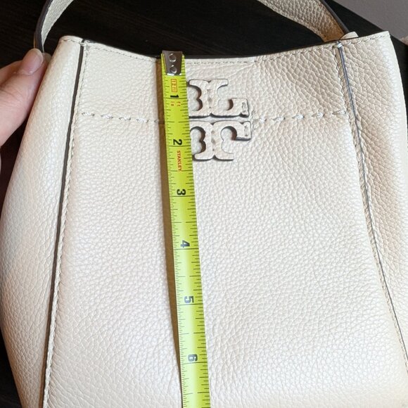 Tory Burch Authentic McGraw Bucket Chalk Pebble Leather - Excellent Condition - Picture 5 of 9